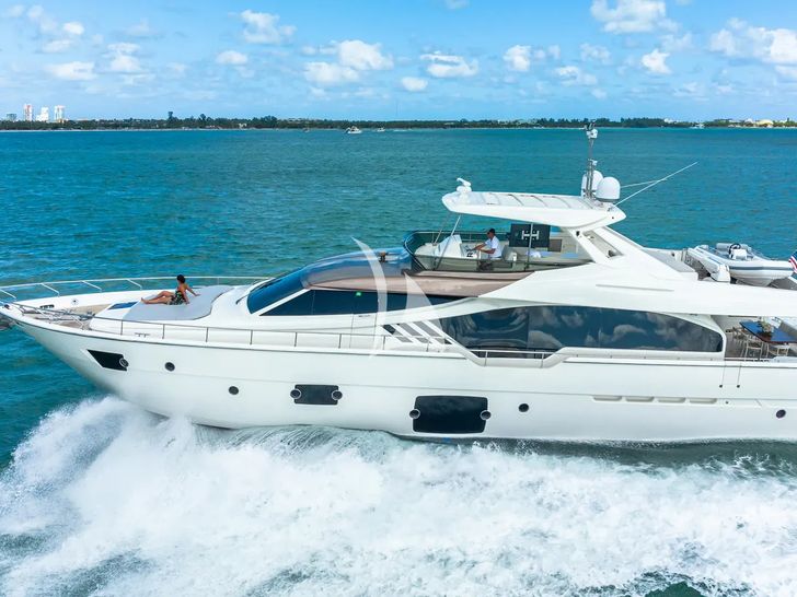 HOYA SAXA Ferretti 850 - cruising side view HOYA SAXA Ferretti 850 - cruising side view