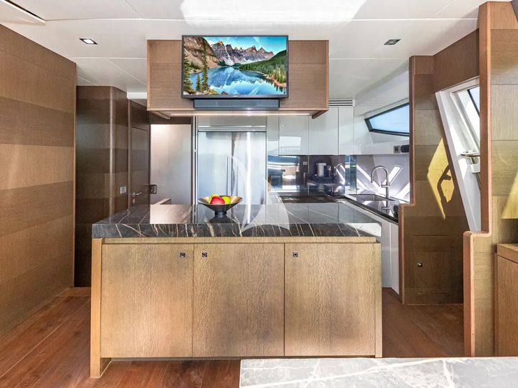HOYA SAXA Ferretti 850 - galley HOYA SAXA Ferretti 850 - galley