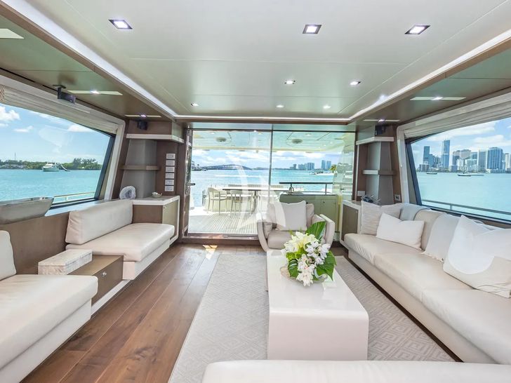 HOYA SAXA Ferretti 850 - saloon HOYA SAXA Ferretti 850 - saloon