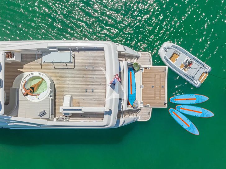 HOYA SAXA Ferretti 850 - top shot with the water toys HOYA SAXA Ferretti 850 - top shot with the water toys
