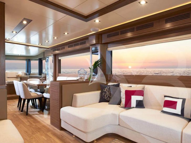 HUMILITAS II Sirena 64 - saloon lounge and dining area HUMILITAS II Sirena 64 - saloon lounge and dining area