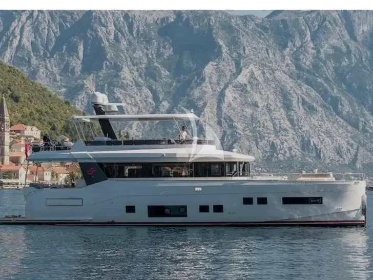 HUMILITAS II Sirena 64 - side profile HUMILITAS II Sirena 64 - side profile