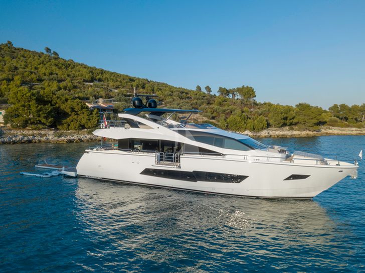 HUNKY DORY OF LONDON Sunseeker 86 Exterior Profile