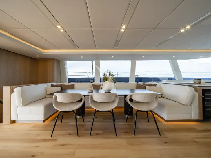 HU LYSSE Sunreef 80 Sail Eco - main dining area HU LYSSE Sunreef 80 Sail Eco - main dining area