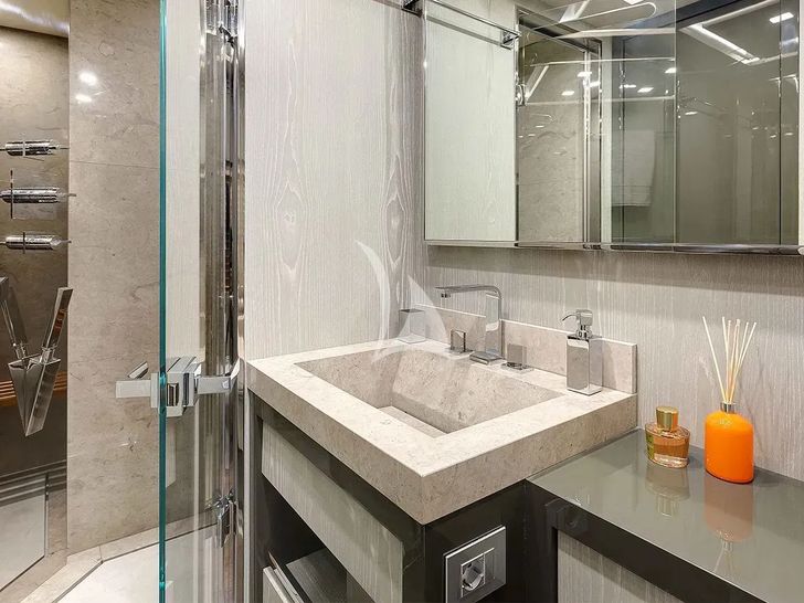 IARY Overmarine Mangusta 110 - bathroom IARY Overmarine Mangusta 110 - bathroom