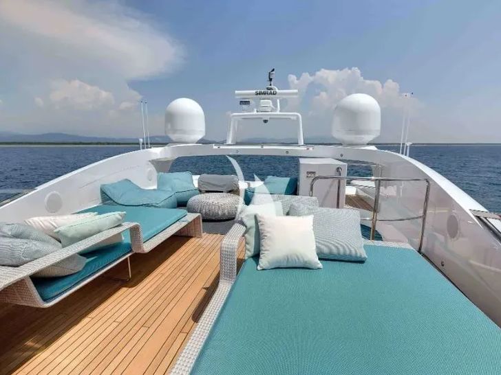IARY Overmarine Mangusta 110 - flybridge IARY Overmarine Mangusta 110 - flybridge
