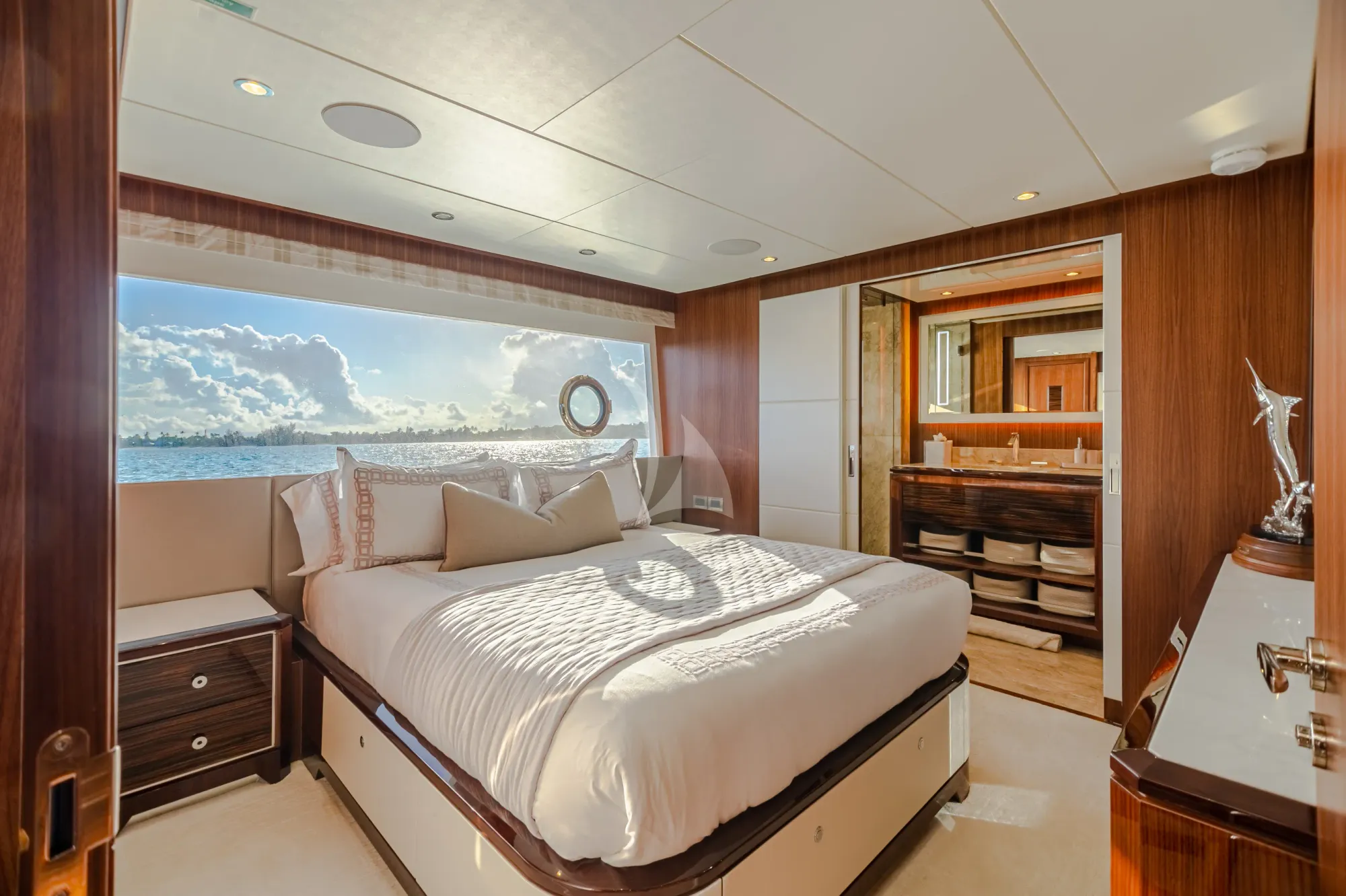 Charter Yacht ISLAND COWBOY - Ocean Alexander 37L - 5 Cabins - Nassau - Exumas - Staniel Cay - Bahamas