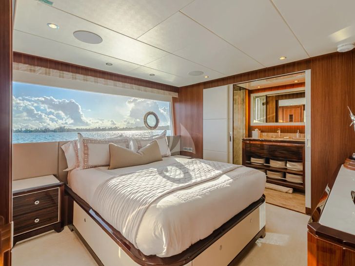 ISLAND COWBOY Ocean Alexander 37L - VIP cabin 1 ISLAND COWBOY Ocean Alexander 37L - VIP cabin 1