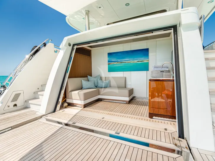 ISLAND COWBOY Ocean Alexander 37L - beach club ISLAND COWBOY Ocean Alexander 37L - beach club