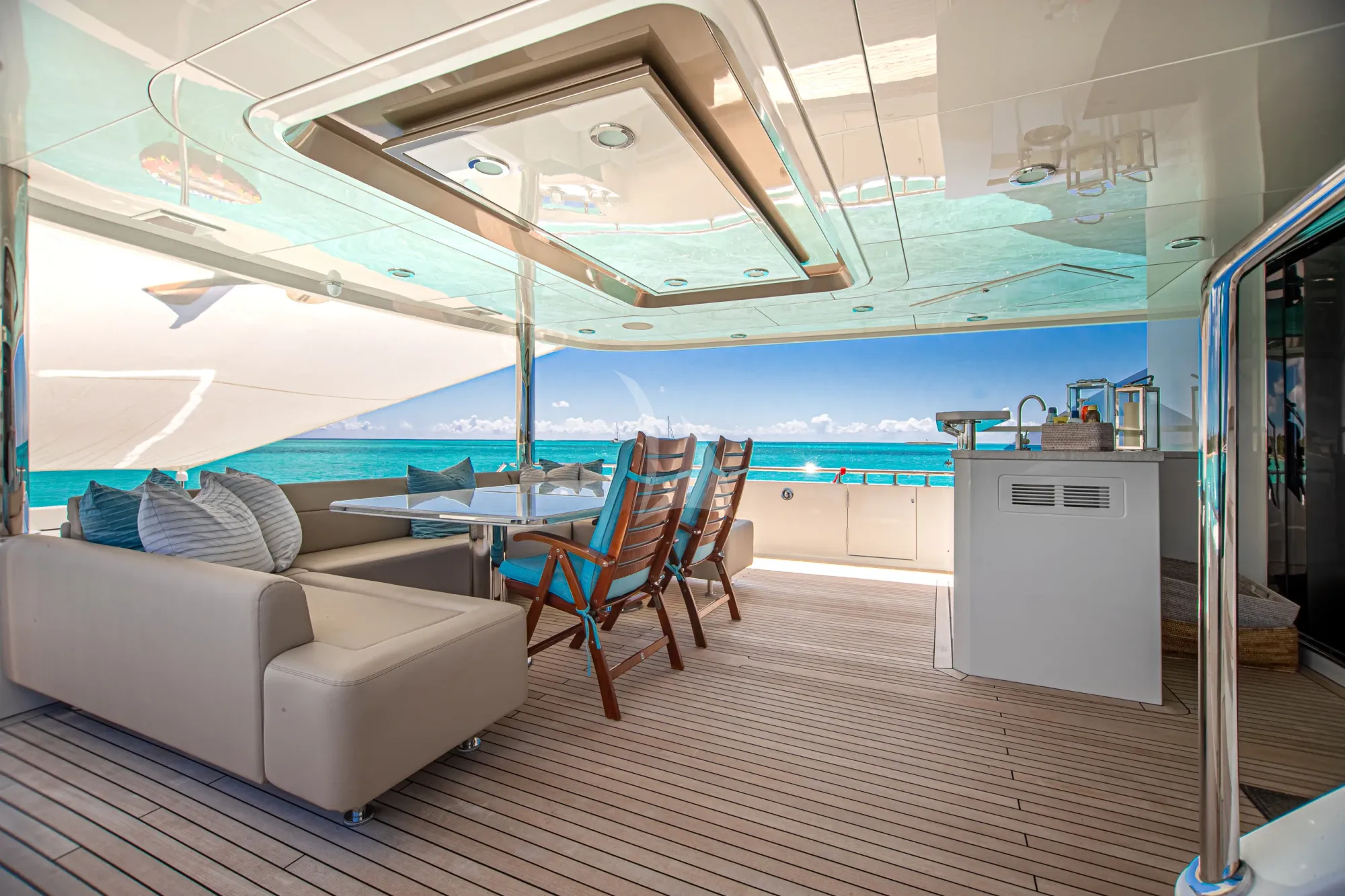 Charter Yacht ISLAND COWBOY - Ocean Alexander 37L - 5 Cabins - Nassau - Exumas - Staniel Cay - Bahamas