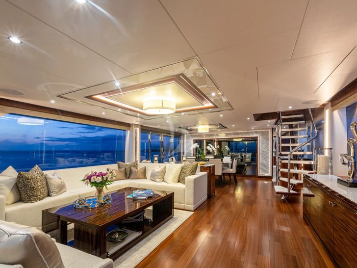 ISLAND COWBOY Ocean Alexander 37L - main saloon ISLAND COWBOY Ocean Alexander 37L - main saloon