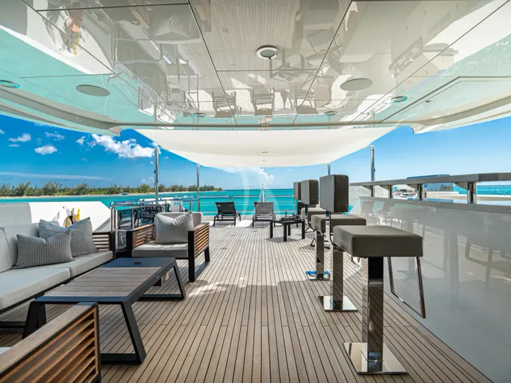 ISLAND COWBOY Ocean Alexander 37L - sky deck aft ISLAND COWBOY Ocean Alexander 37L - sky deck aft