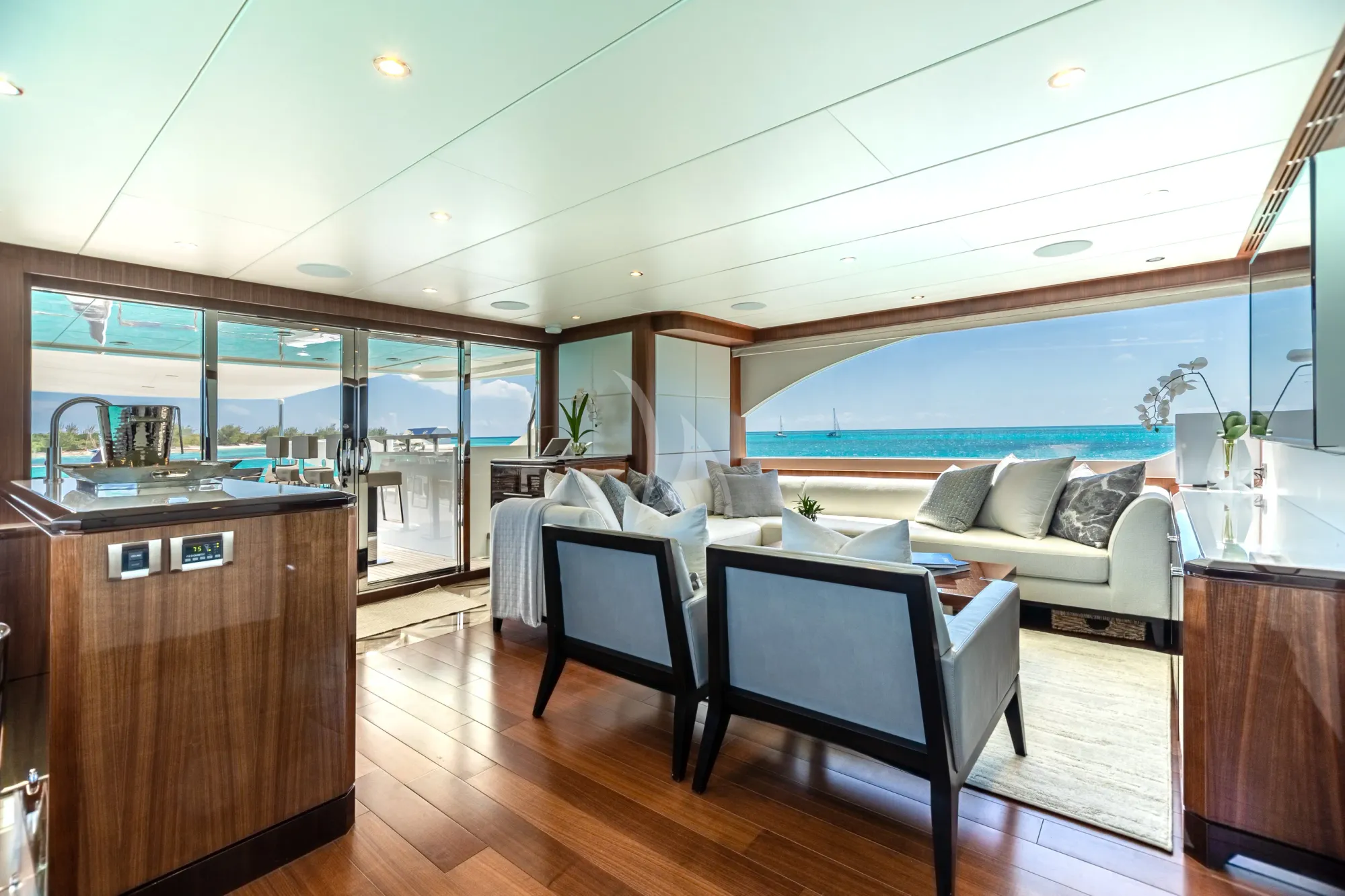 Charter Yacht ISLAND COWBOY - Ocean Alexander 37L - 5 Cabins - Nassau - Exumas - Staniel Cay - Bahamas