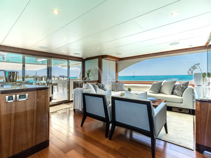 ISLAND COWBOY Ocean Alexander 37L - sky lounge ISLAND COWBOY Ocean Alexander 37L - sky lounge