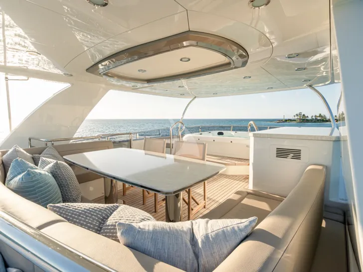 ISLAND COWBOY Ocean Alexander 37L - sundeck ISLAND COWBOY Ocean Alexander 37L - sundeck