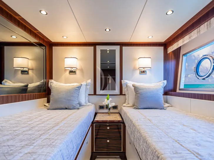 ISLAND COWBOY Ocean Alexander 37L - twin cabin convertible to a king ISLAND COWBOY Ocean Alexander 37L - twin cabin convertible to a king