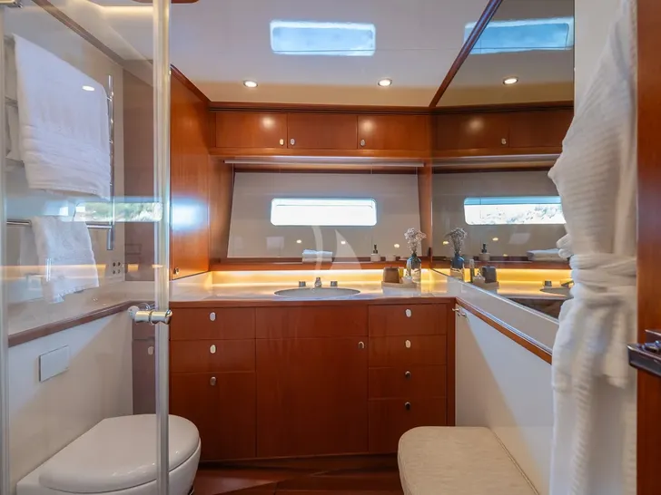 IL MIO CANTO LIBERO Nautor's Swan 105 - master cabin en-suite IL MIO CANTO LIBERO Nautor's Swan 105 - master cabin en-suite