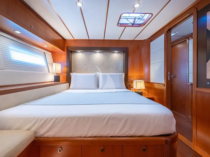 IL MIO CANTO LIBERO Nautor's Swan 105 - VIP cabin IL MIO CANTO LIBERO Nautor's Swan 105 - VIP cabin