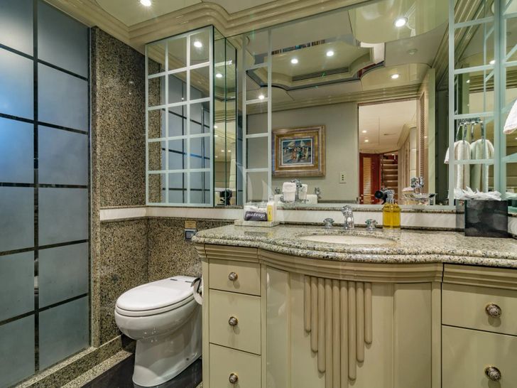 I LOVE THIS BOAT Christensen 145 - VIP cabin 1 bathroom I LOVE THIS BOAT Christensen 145 - VIP cabin 1 bathroom