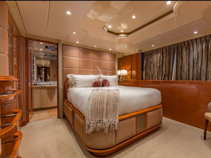 I LOVE THIS BOAT Christensen 145 - VIP cabin 2 I LOVE THIS BOAT Christensen 145 - VIP cabin 2