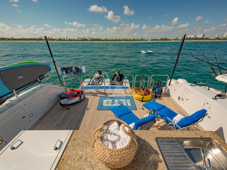 I LOVE THIS BOAT Christensen 145 - beach club with the water toys I LOVE THIS BOAT Christensen 145 - beach club with the water toys