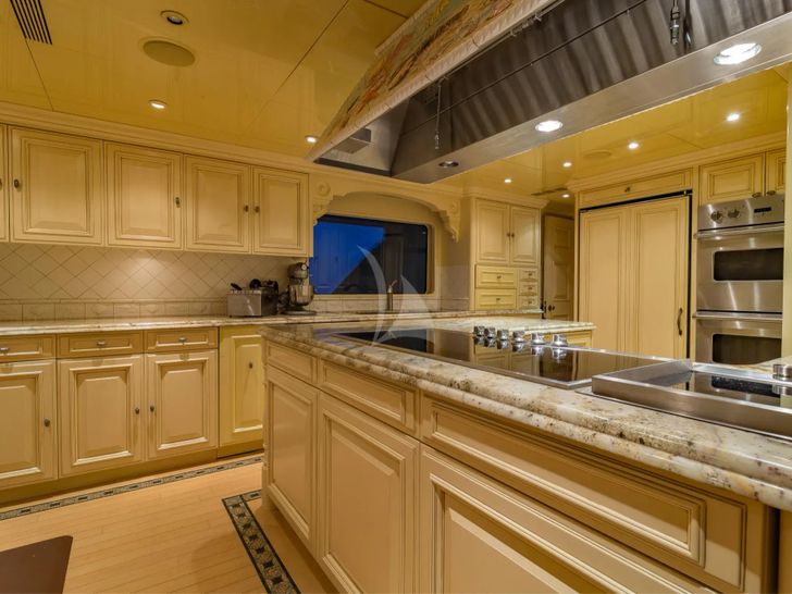 I LOVE THIS BOAT Christensen 145 - galley I LOVE THIS BOAT Christensen 145 - galley