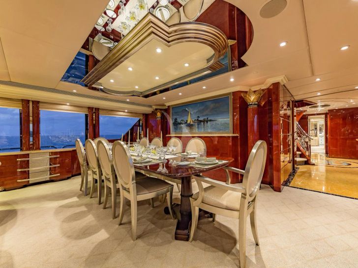 I LOVE THIS BOAT Christensen 145 - main dining area I LOVE THIS BOAT Christensen 145 - main dining area