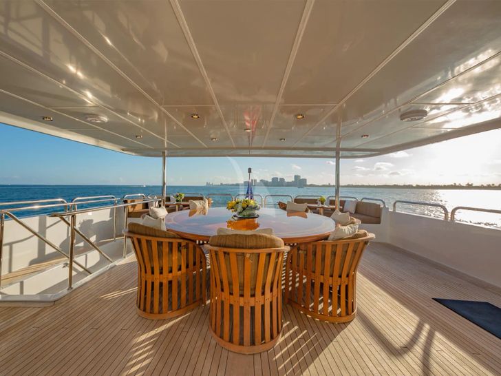 I LOVE THIS BOAT Christensen 145 - sky deck aft I LOVE THIS BOAT Christensen 145 - sky deck aft