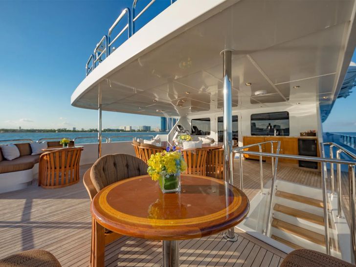 I LOVE THIS BOAT Christensen 145 - sky deck seating and dining area I LOVE THIS BOAT Christensen 145 - sky deck seating and dining area