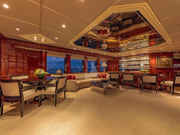 I LOVE THIS BOAT Christensen 145 - sky lounge and bar I LOVE THIS BOAT Christensen 145 - sky lounge and bar