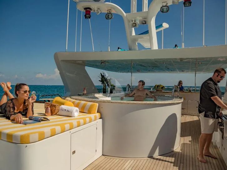 I LOVE THIS BOAT Christensen 145 - sun deck I LOVE THIS BOAT Christensen 145 - sun deck