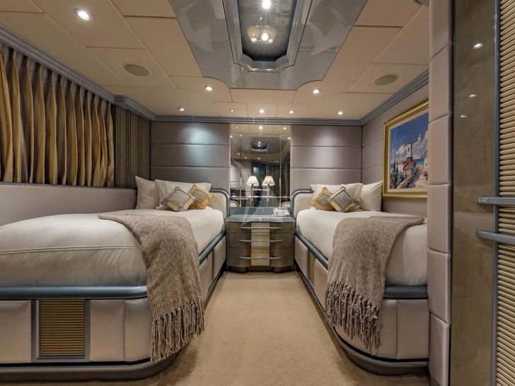 I LOVE THIS BOAT Christensen 145 - twin cabin 2 I LOVE THIS BOAT Christensen 145 - twin cabin 2