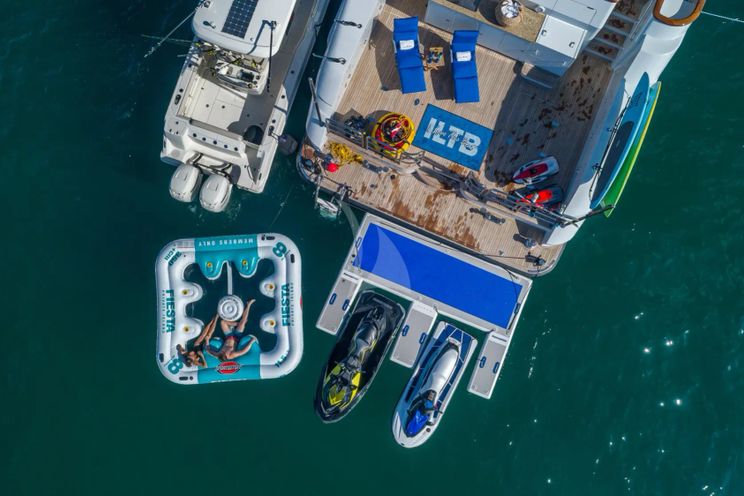 Charter Yacht I LOVE THIS BOAT - Christensen 145 - 5 Cabins - Nassau - Exumas - Bahamas