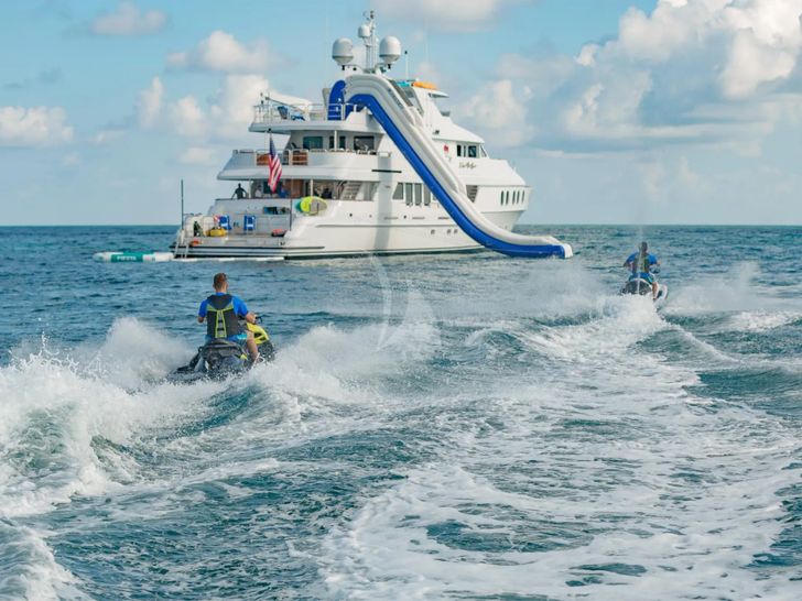 I LOVE THIS BOAT Christensen 145 - jet skiing I LOVE THIS BOAT Christensen 145 - jet skiing