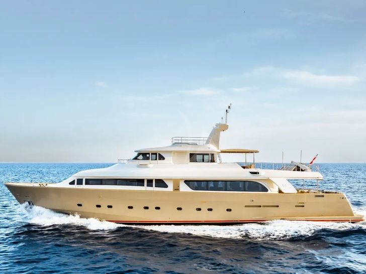 IMAGINE Ferretti Custom Line Navetta 30 - profile IMAGINE Ferretti Custom Line Navetta 30 - profile