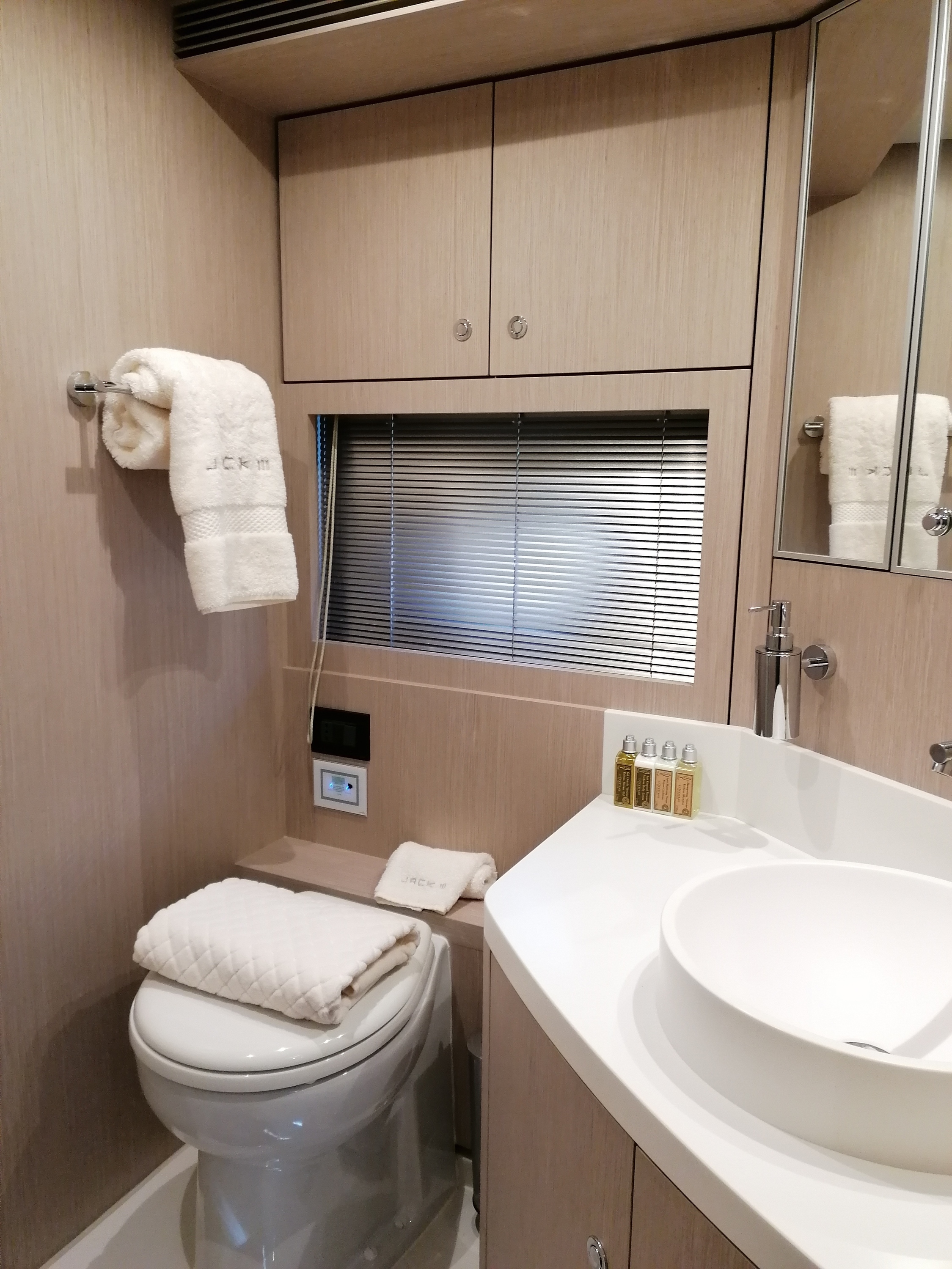 JACK III Riva 63 Vertigo - cabin 1 bathroom