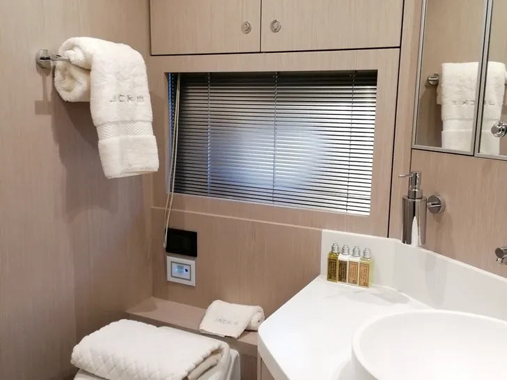 JACK III Riva 63 Vertigo - cabin 1 bathroom JACK III Riva 63 Vertigo - cabin 1 bathroom