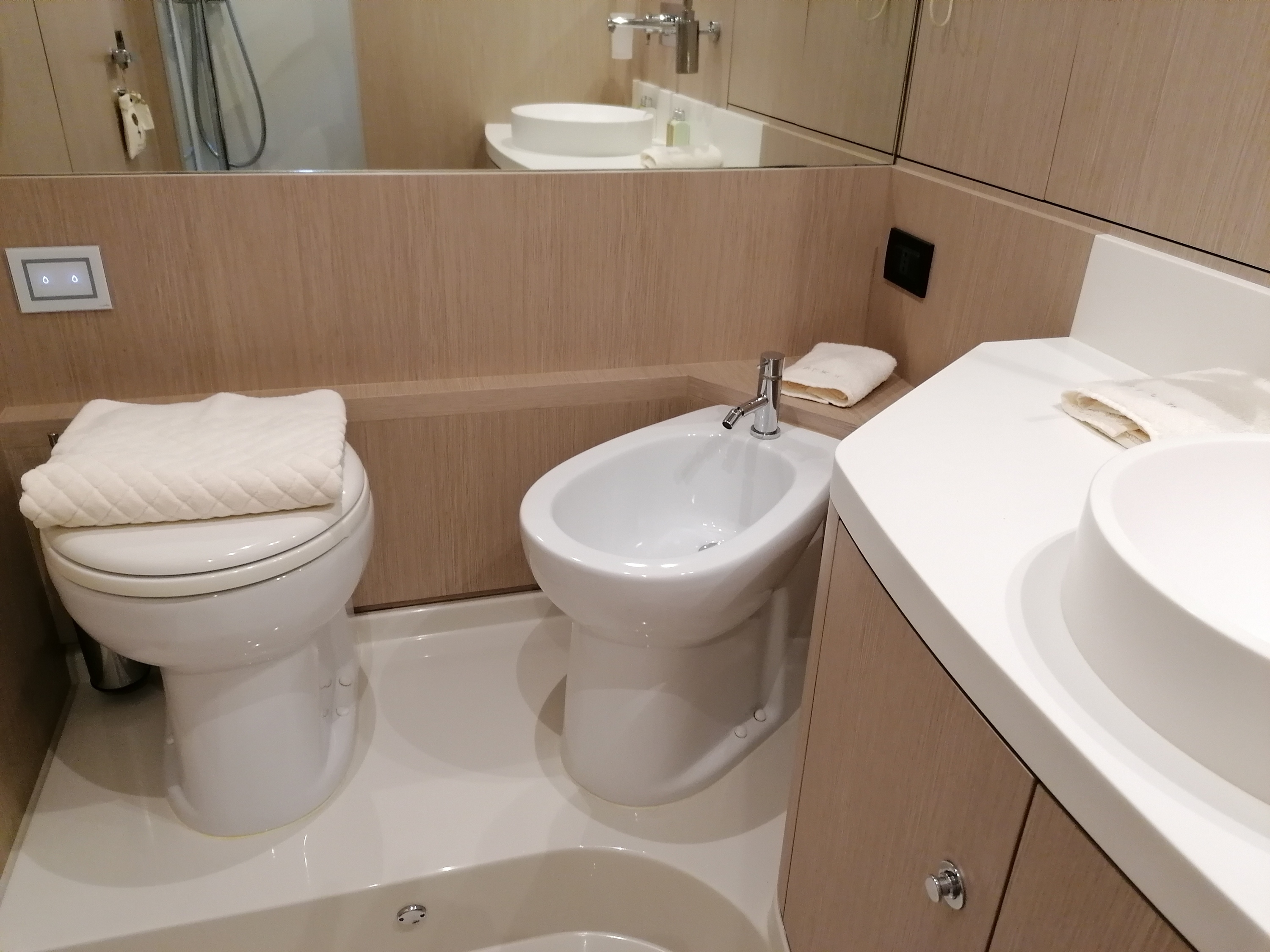 JACK III Riva 63 Vertigo - cabin 2 bathroom