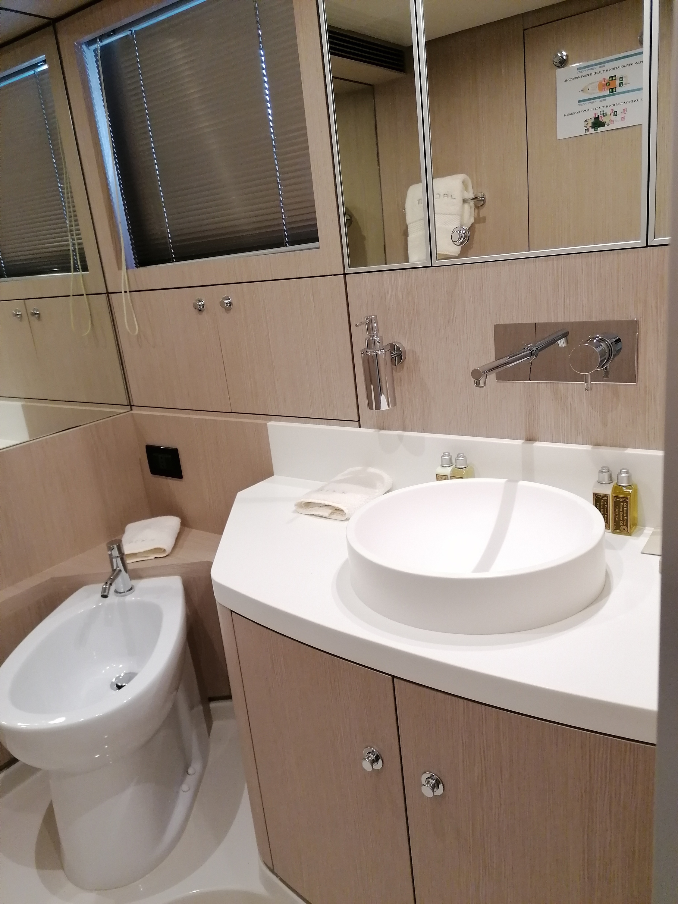 JACK III Riva 63 Vertigo - cabin 3 bathroom