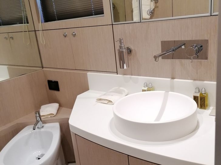 JACK III Riva 63 Vertigo - cabin 3 bathroom JACK III Riva 63 Vertigo - cabin 3 bathroom