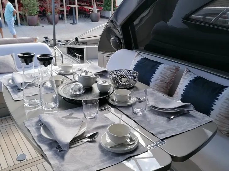 JACK III Riva 63 Vertigo - dining set up JACK III Riva 63 Vertigo - dining set up