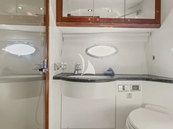 IMPERIUM Sunseeker Predator 68 - cabin 1 bathroom IMPERIUM Sunseeker Predator 68 - cabin 1 bathroom