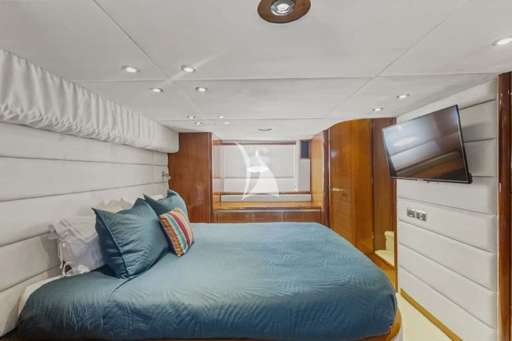 Charter Yacht IMPERIUM - Sunseeker Predator 68 - 2 Cabins - Cannes - Nice - Antibes - St Tropez - French Riviera - Monaco