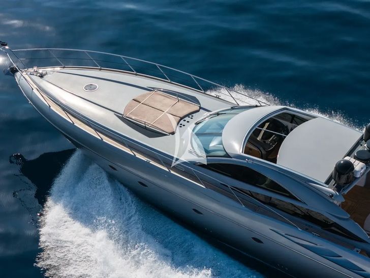 IMPERIUM Sunseeker Predator 68 - foredeck view IMPERIUM Sunseeker Predator 68 - foredeck view