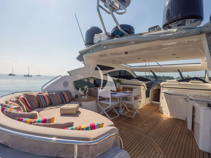 IMPERIUM Sunseeker Predator 68 - open saloon seating and dining IMPERIUM Sunseeker Predator 68 - open saloon seating and dining