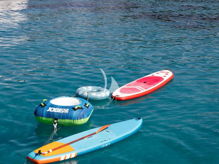 IMPERIUM Sunseeker Predator 68 - water toys IMPERIUM Sunseeker Predator 68 - water toys