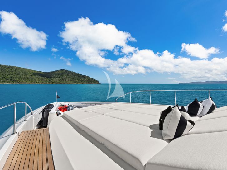 IMPULSIVE Mondomarine 40m - foredeck bronzing area IMPULSIVE Mondomarine 40m - foredeck bronzing area