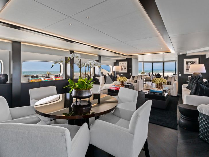 IMPULSIVE Mondomarine 40m - indoor dining area IMPULSIVE Mondomarine 40m - indoor dining area