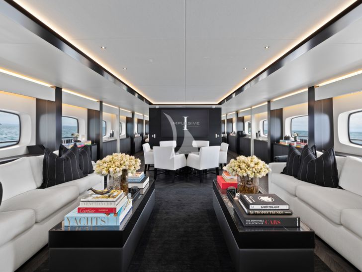 IMPULSIVE Mondomarine 40m - main saloon IMPULSIVE Mondomarine 40m - main saloon