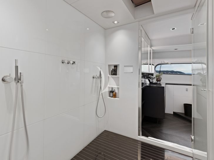 IMPULSIVE Mondomarine 40m - master cabin shower area IMPULSIVE Mondomarine 40m - master cabin shower area